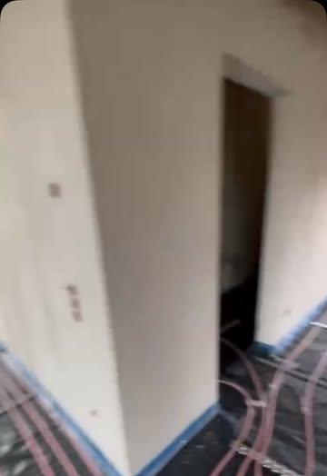 Verlegung einer Fußbodenheizung im Rohbau